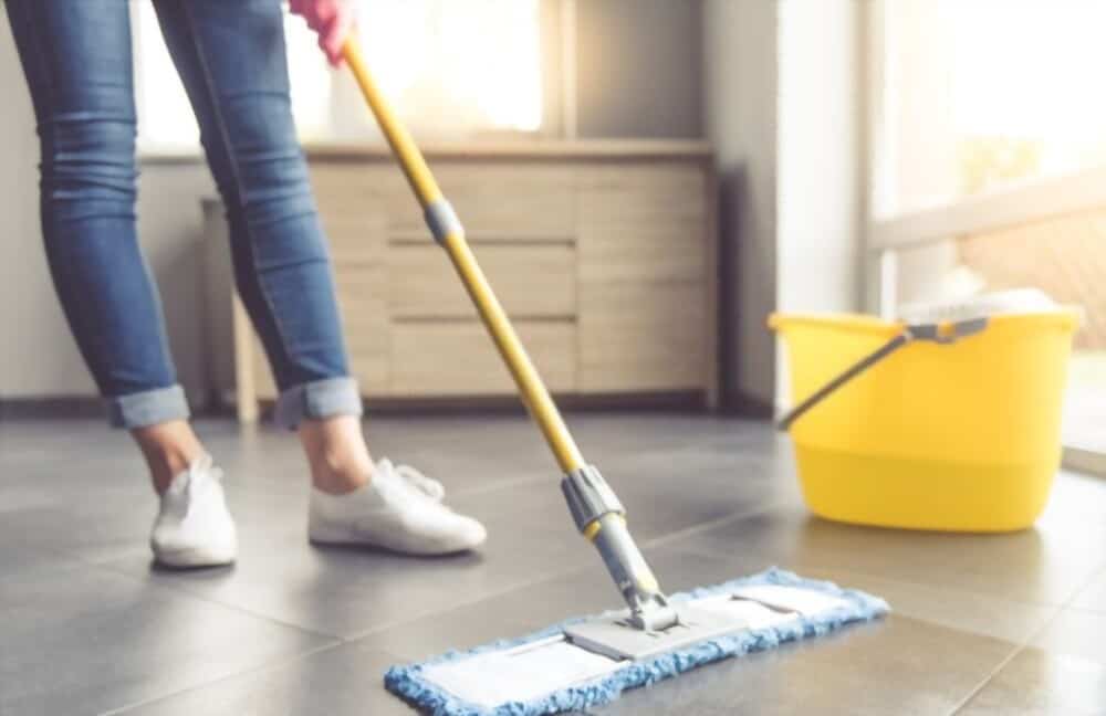 How to strip and polish vinyl floors (DIY Guide)